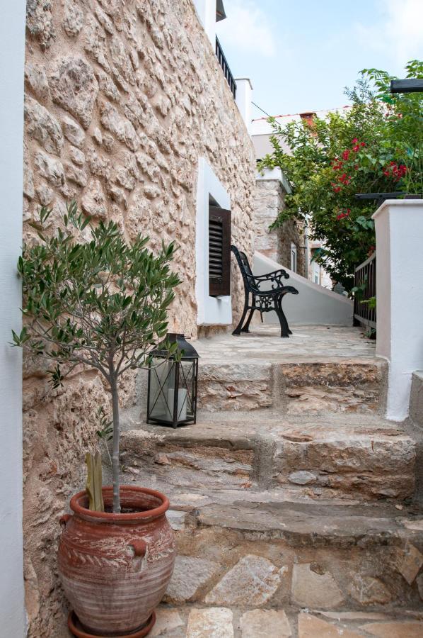 Luca'S Houses Chalki Town Exteriör bild